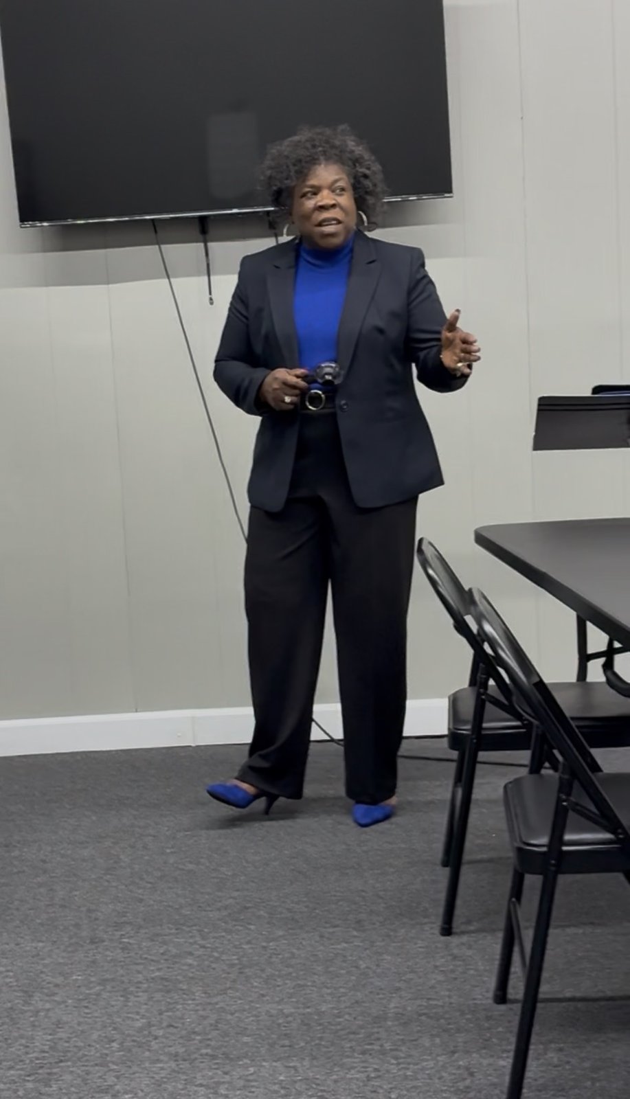 Cynthia Johnson speaking at a campaign event